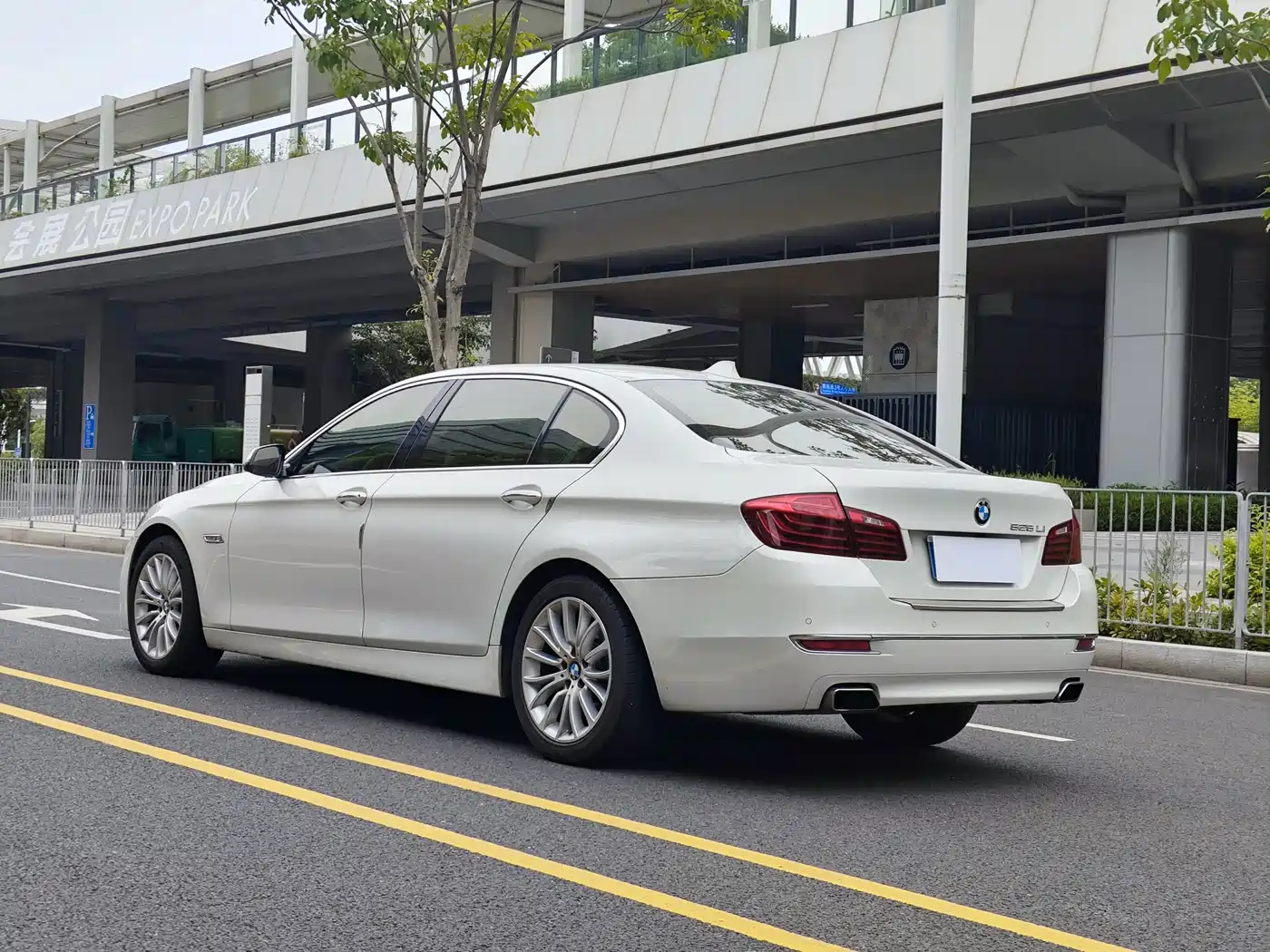 BMW 5 Series 2017 525Li Luxury Design Package фото 7