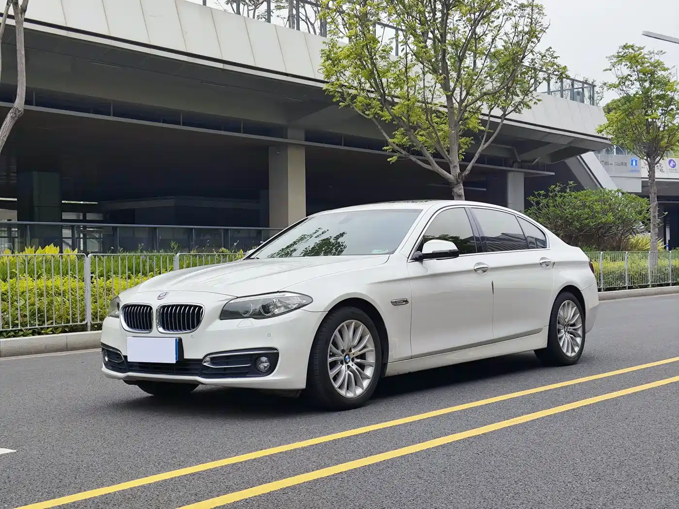 BMW 5 Series 2017 525Li Luxury Design Package