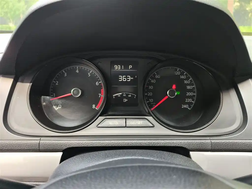 Volkswagen Lavida Tour 2017 1.6L Automatic Trend Edition фото 12