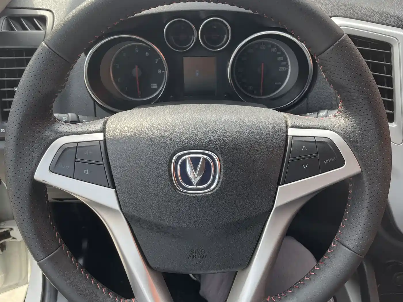 Фото 9 - Changan CS35