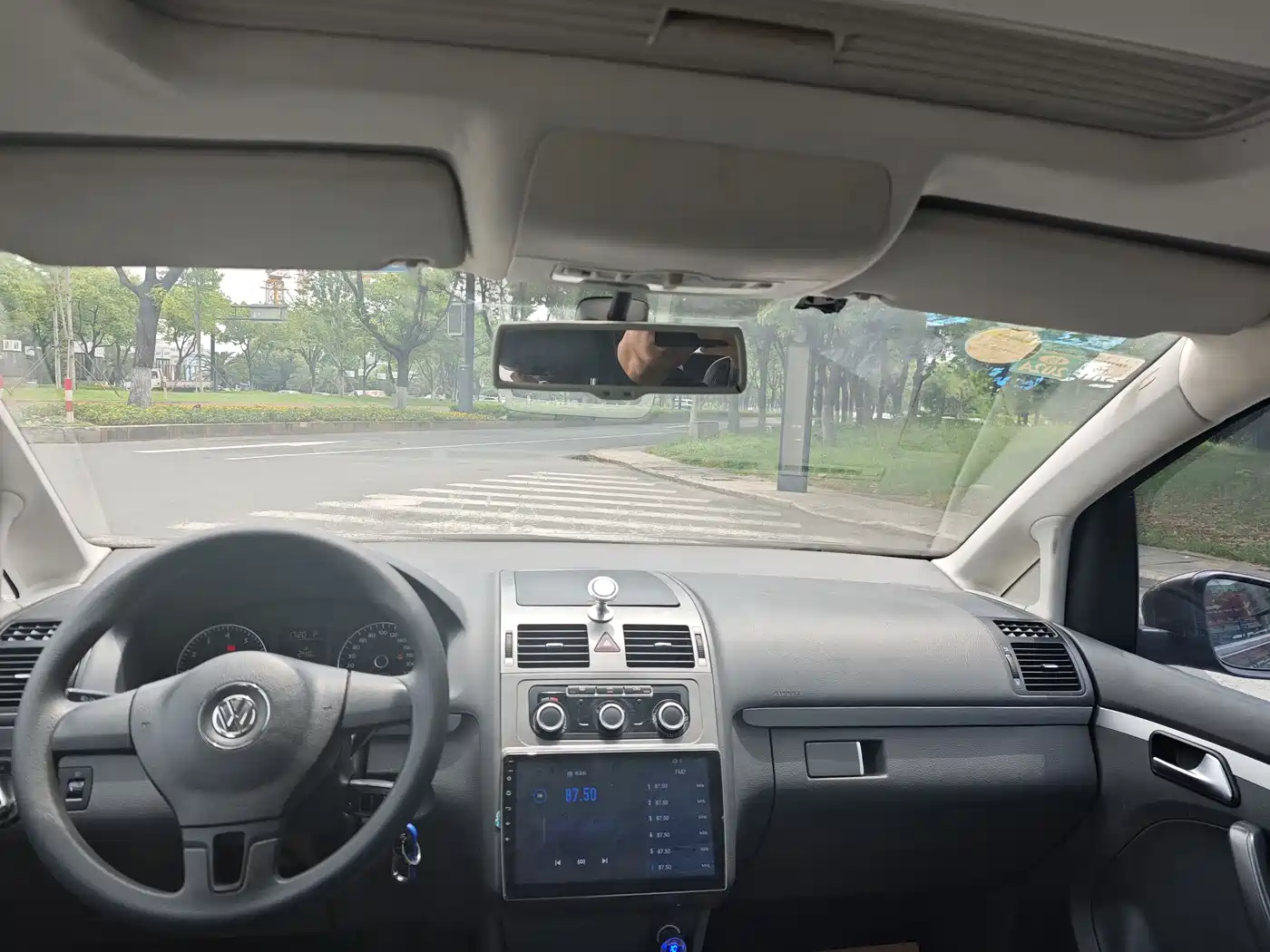 Volkswagen Touran 2013 1.4T DSG Comfort 5-seater фото 6
