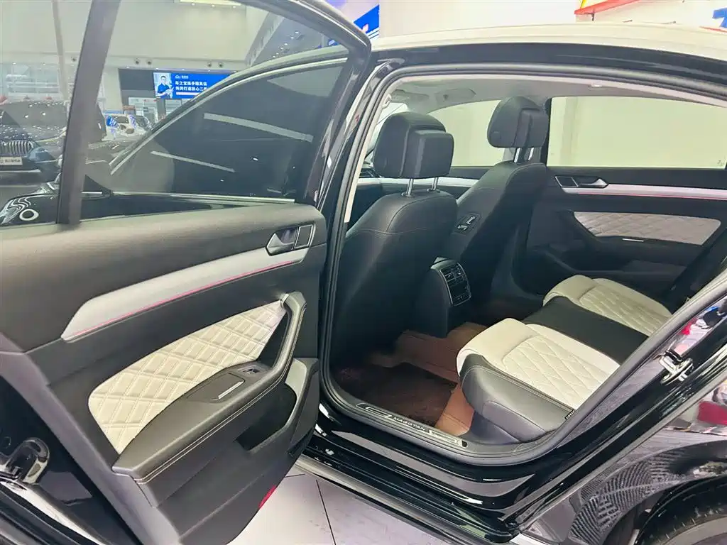 Volkswagen Magotan 2023 Model 2 Million Commemorative Edition 330TSI DSG Luxury фото 23