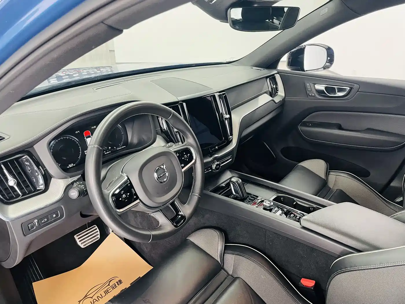 VOLVO XC60 PLUG IN HYBRID