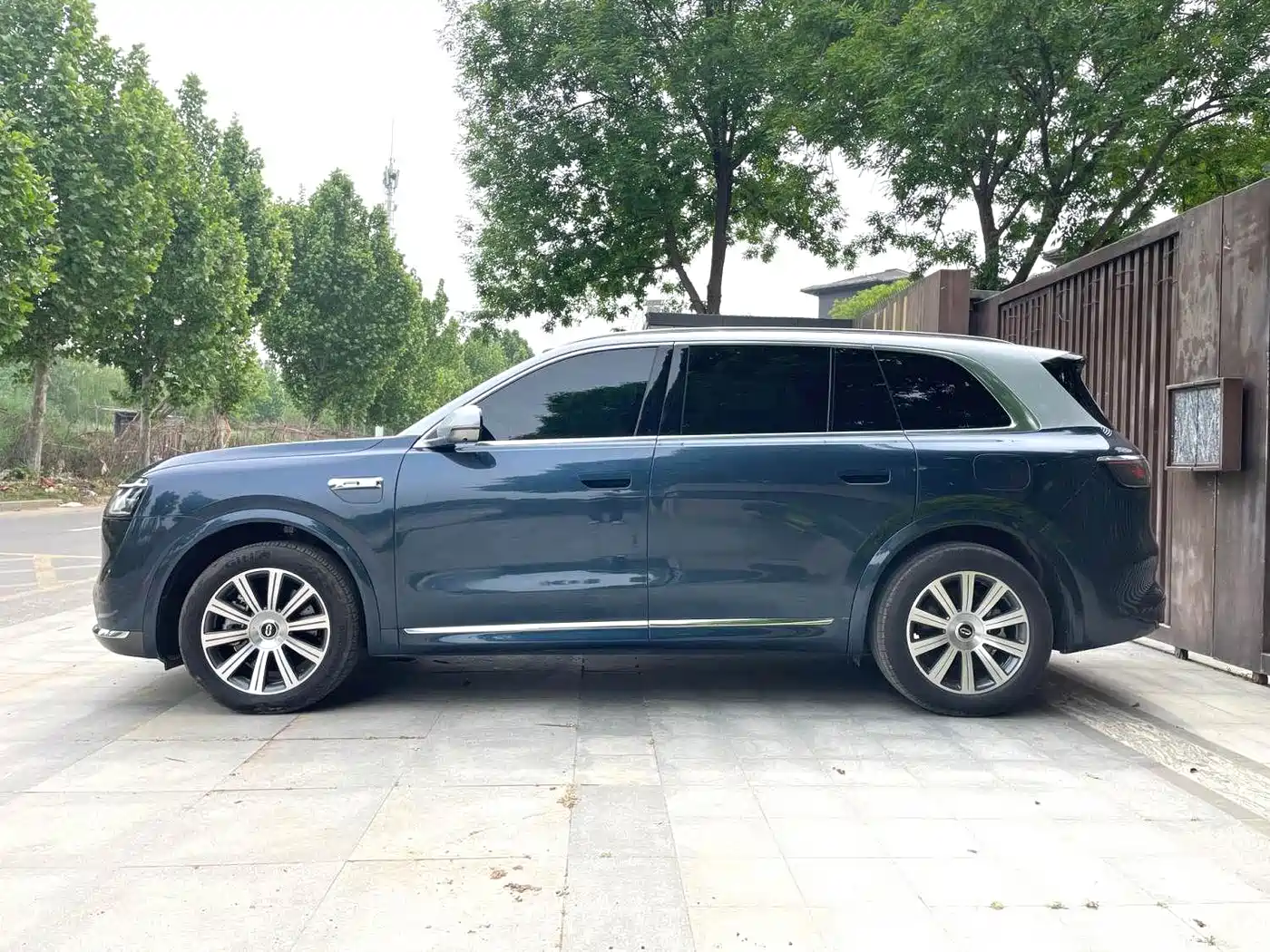 AITO Wenjie AITO M8 2025 Model Extended Range Max+ Edition 53.4kWh 6-Seater фото 17