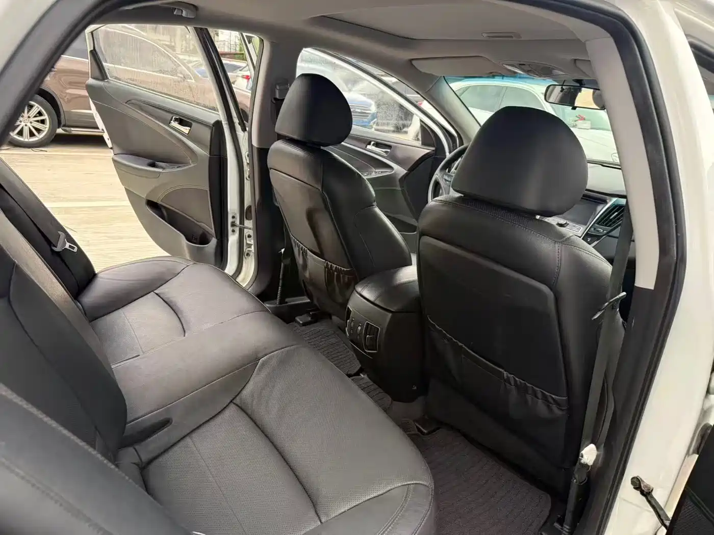 Hyundai Sonata 2013 2.0L Automatic Luxury Edition фото 5