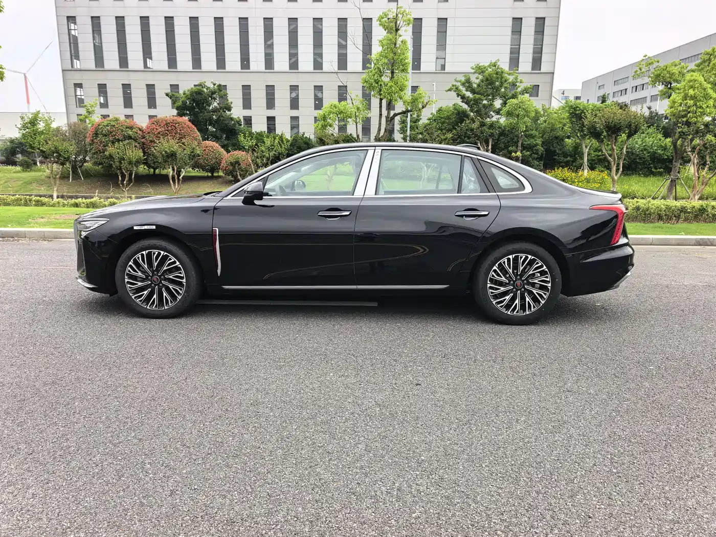 Hongqi H5 2025 2.0T Automatic Flag Celebration 500,000 Units Anniversary Edition фото 11