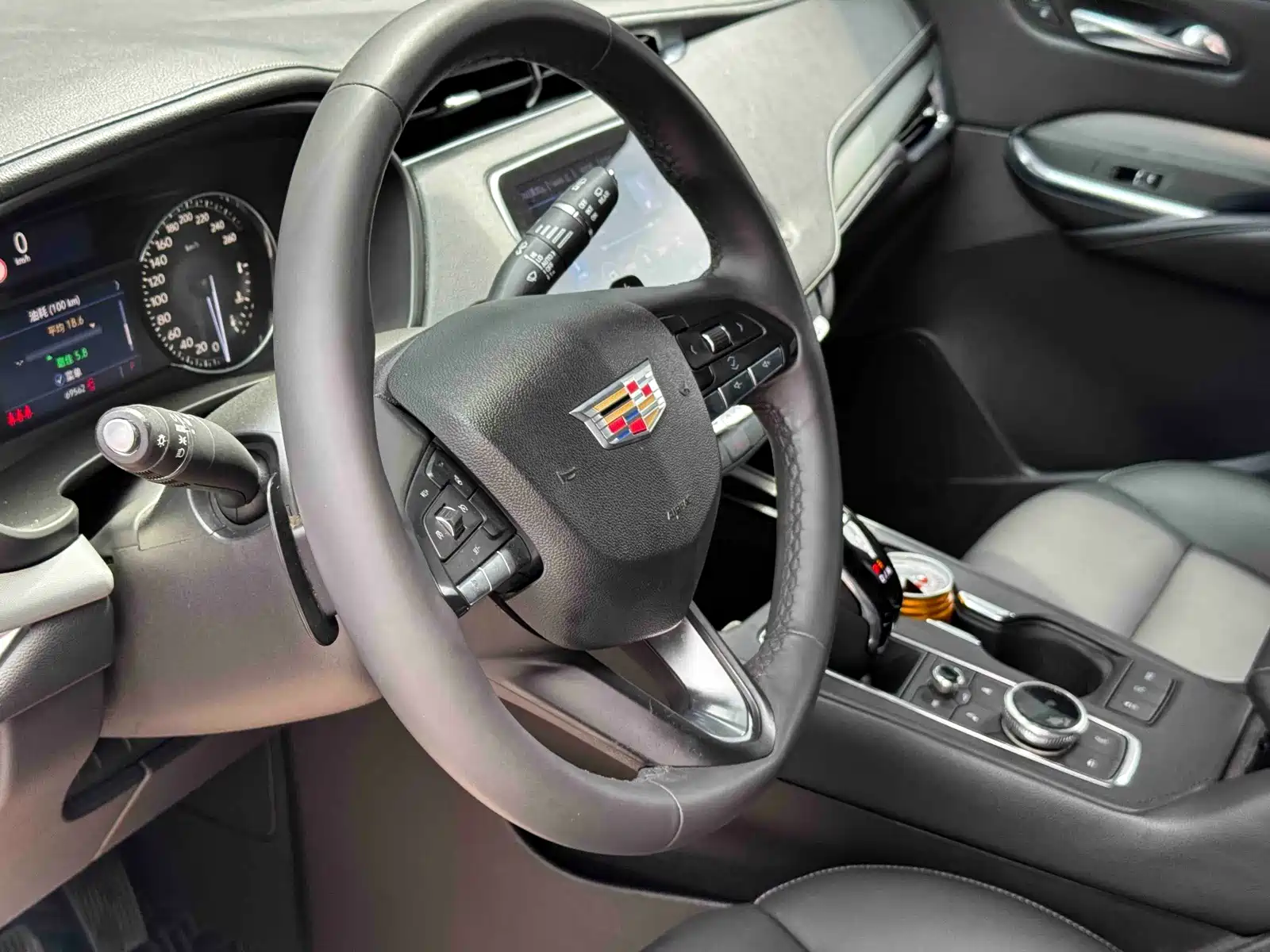 Фото 14 - Cadillac XT4