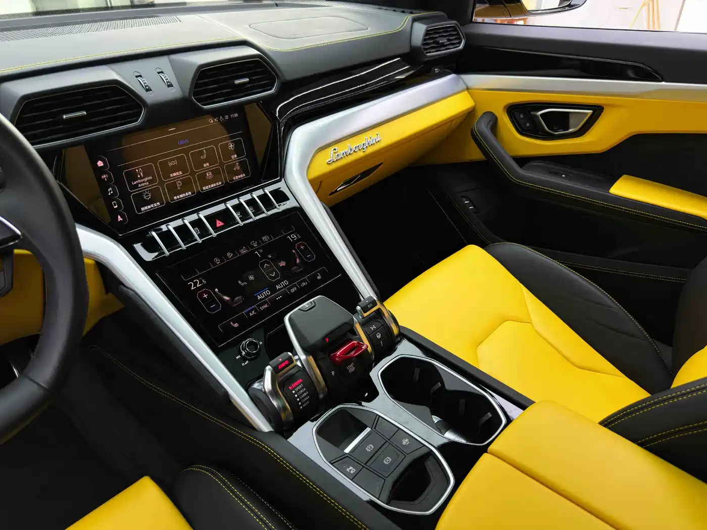Lamborghini Urus 2021 4.0T V8 фото 23