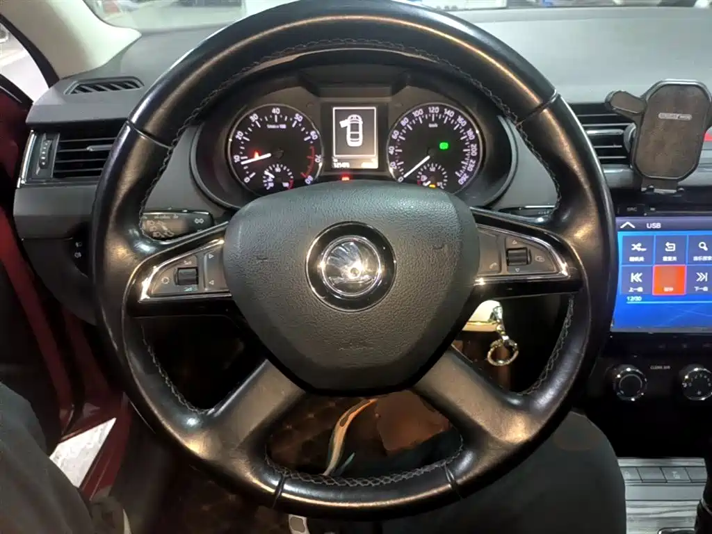 Škoda Octavia 2016 TSI280 DSG Smart Edition фото 10
