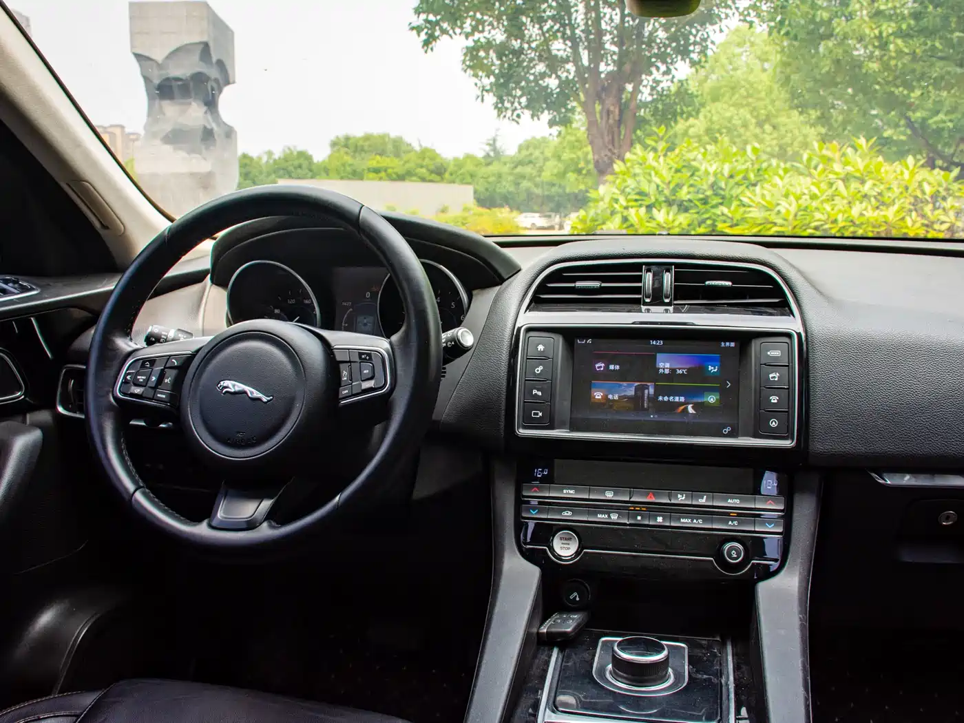 Jaguar F-PACE 2017 2016 2.0T FWD Urban Premium Edition