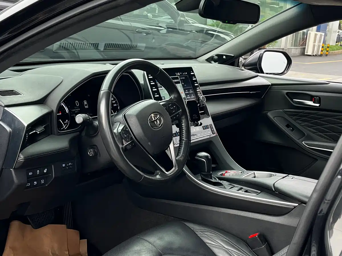 Toyota Avalon 2022 Hybrid 2.5L Limited Flagship Edition фото 15
