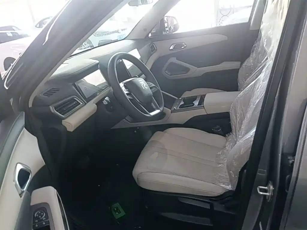 BYD Yuan UP 2025 Model 301KM Navigator фото 15