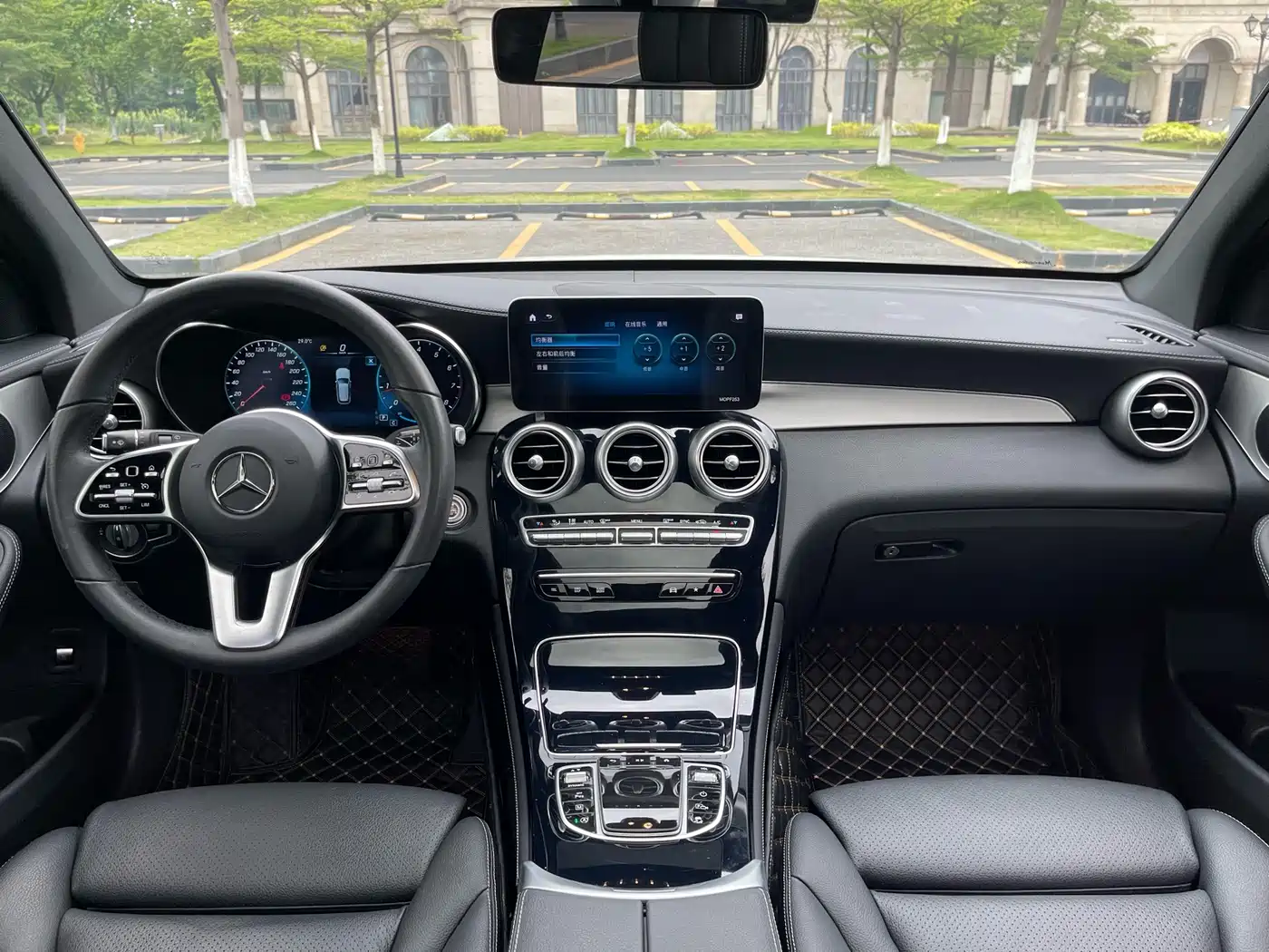 Mercedes-Benz GLC 2021 GLC 260 L 4MATIC Sporty фото 17