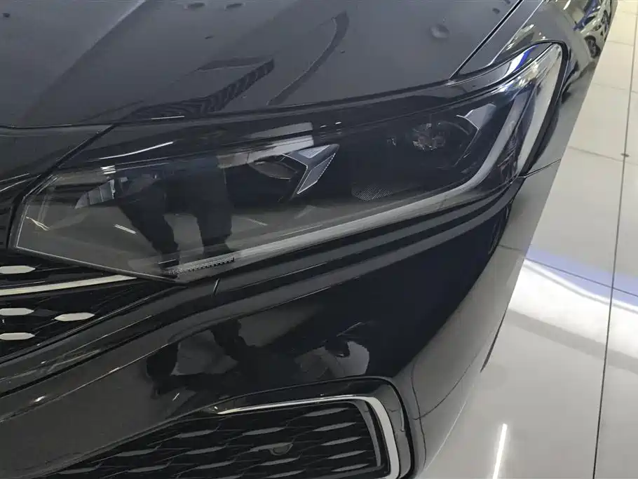 Volkswagen Passat 2023 330TSI Starlight Elite Edition фото 5