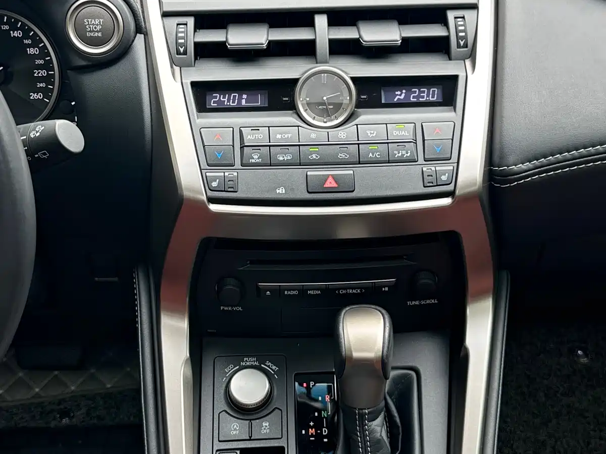 Lexus NX 2016 200 AWD F Sport фото 19