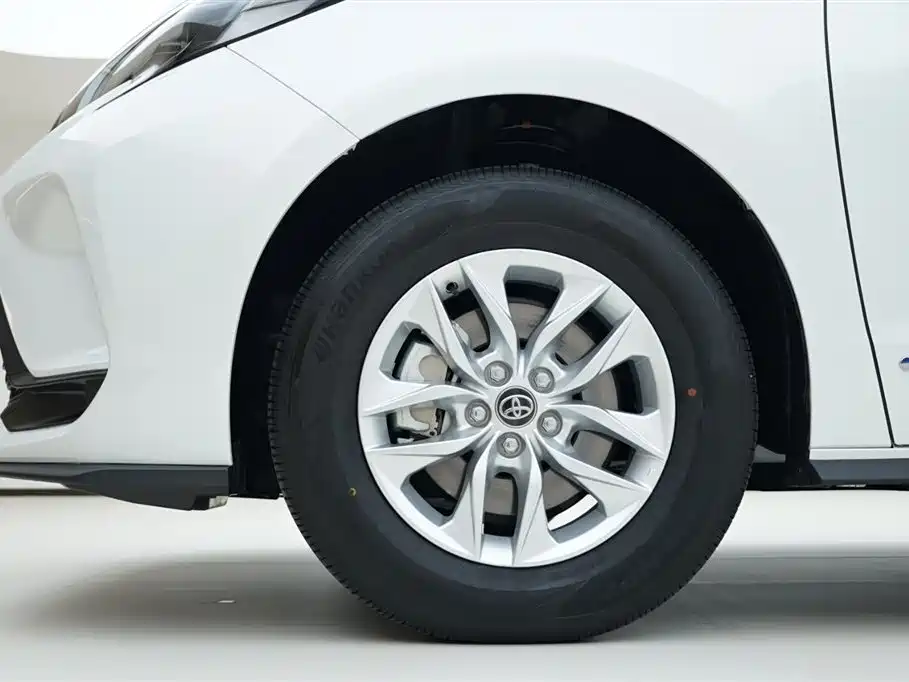 Toyota Granvia 2024 2.5L Hybrid Comfort фото 16