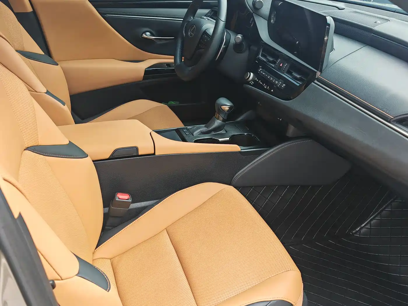 Lexus ES 2023 200 Excellence Edition фото 10
