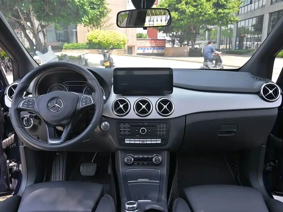Mercedes-Benz B-Class 2018 B 200 Fashion фото 6