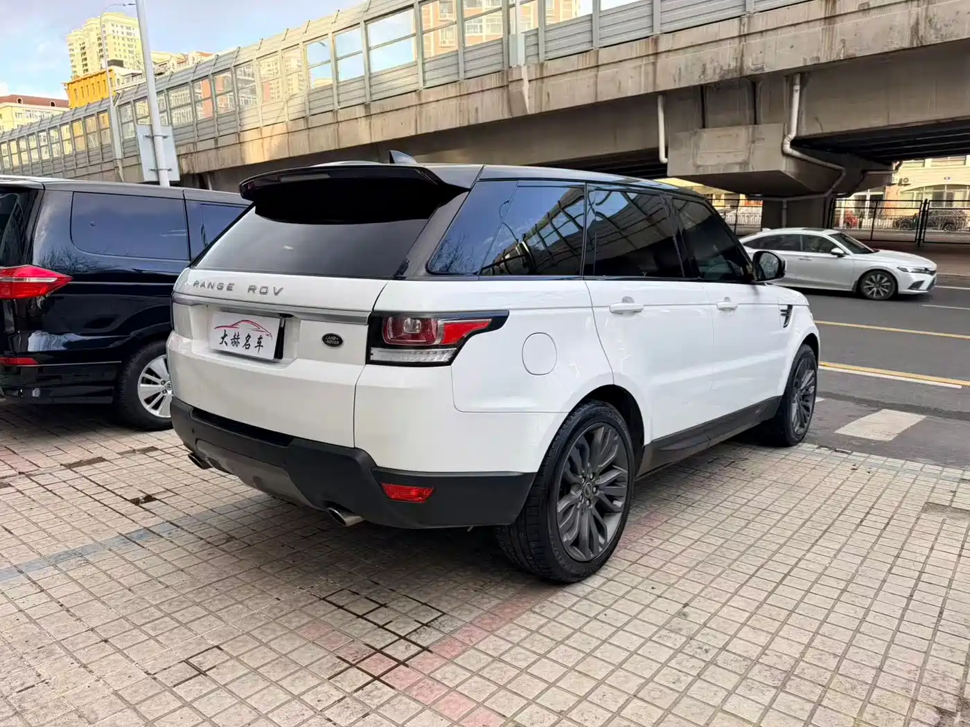 Land Rover Range Rover Sport 2017 3.0 SC V6 SE фото 4