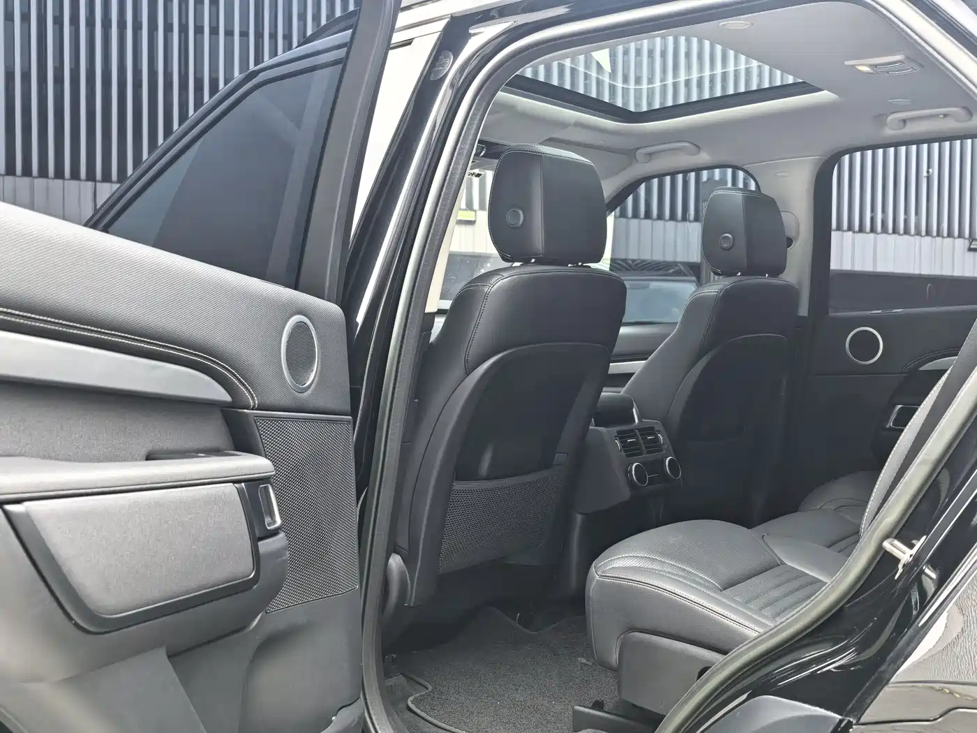 Land Rover Discovery 2023 360PS R-Dynamic S фото 13