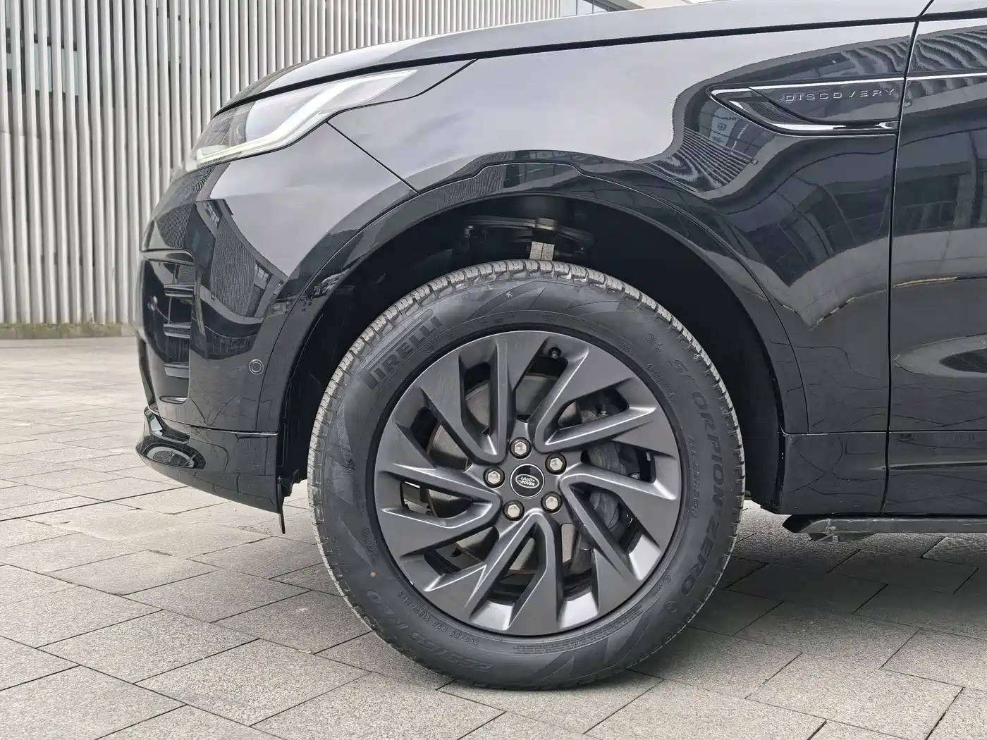 Land Rover Discovery 2023 360PS R-Dynamic S фото 19