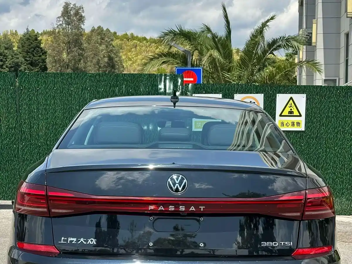 Volkswagen Passat 2024 380TSI Starlight Luxury Edition фото 7