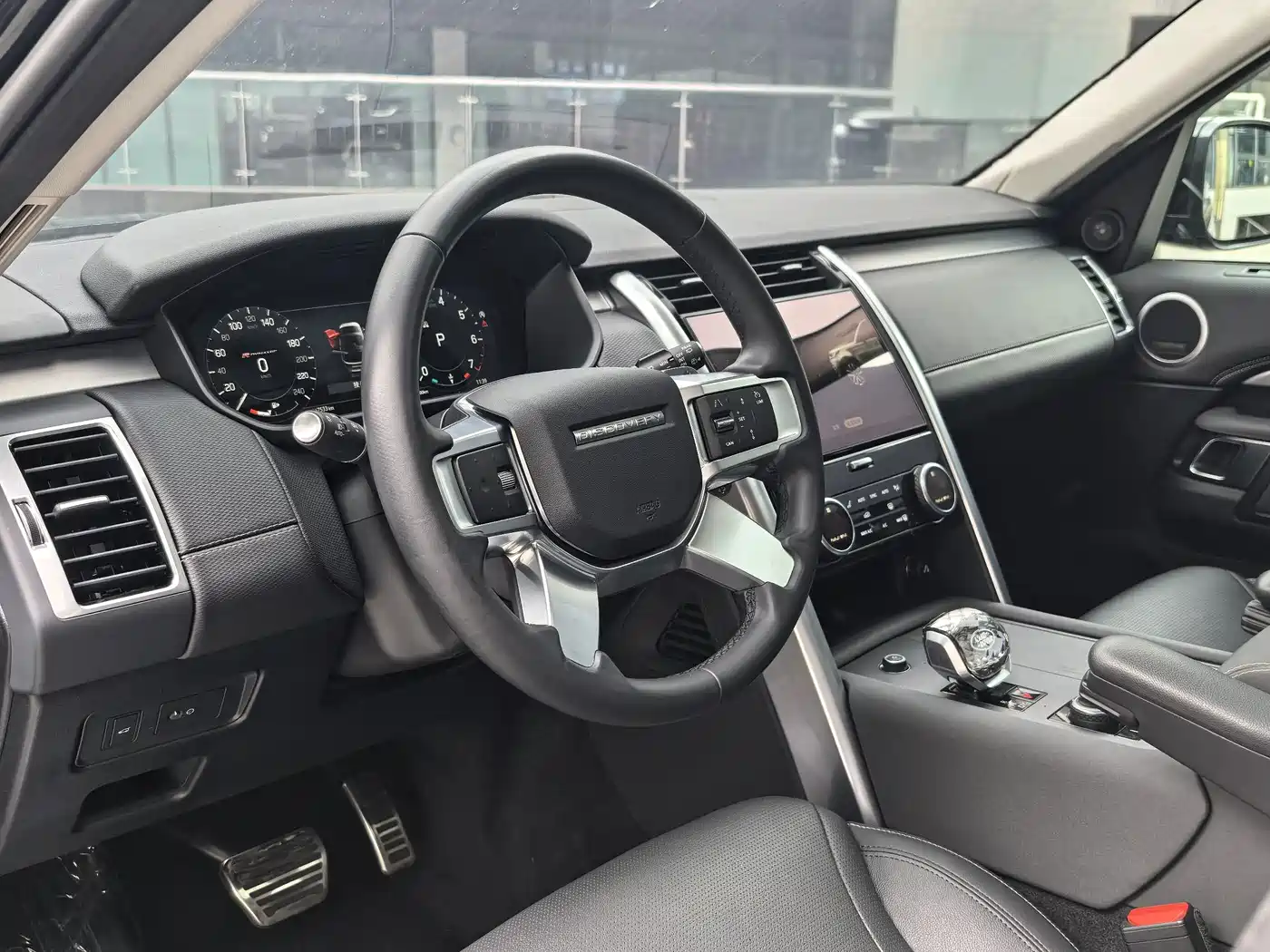 Land Rover Discovery 2023 360PS R-Dynamic S фото 6