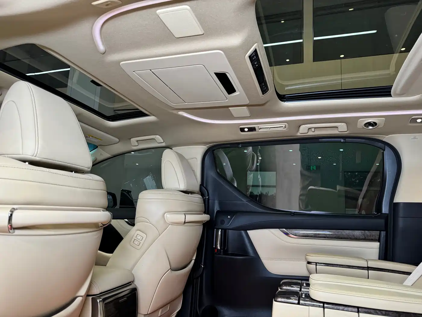 Toyota Alphard 2021 Hybrid 2.5L Premium фото 9