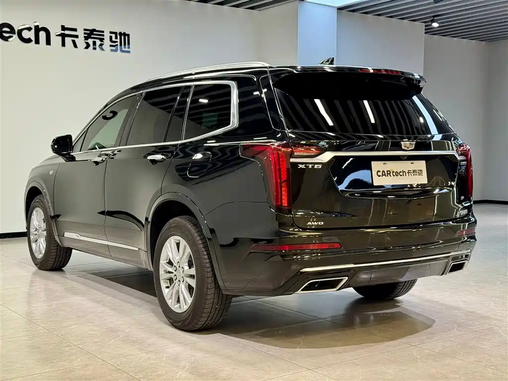 CADILLAC XT6