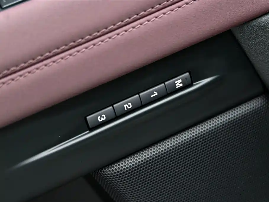 Land Rover Range Rover Evoque 2024 Range Rover Evoque L 249PS Light Master Edition фото 21