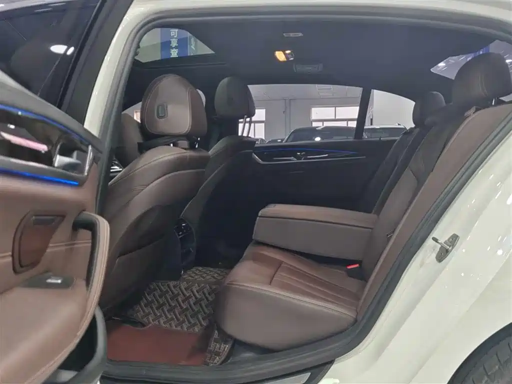 BMW 5 Series 2019 525Li M Sport Package фото 10