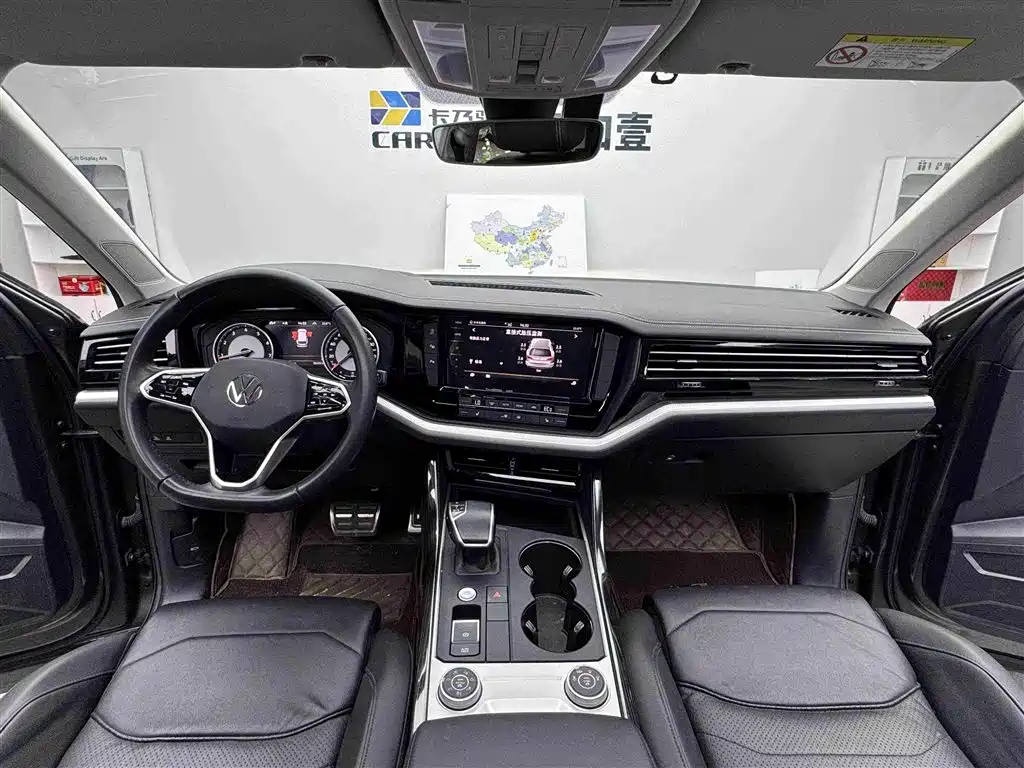 VOLKSWAGEN TOUAREG