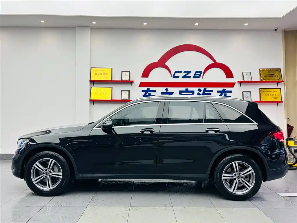 MERCEDES-BENZ GLC