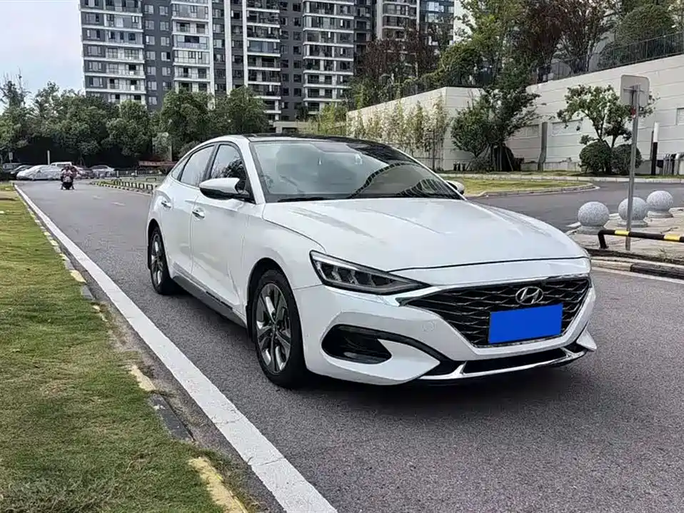 Hyundai Fista 2019 280TGDi Smart Speed Edition China VI фото 3