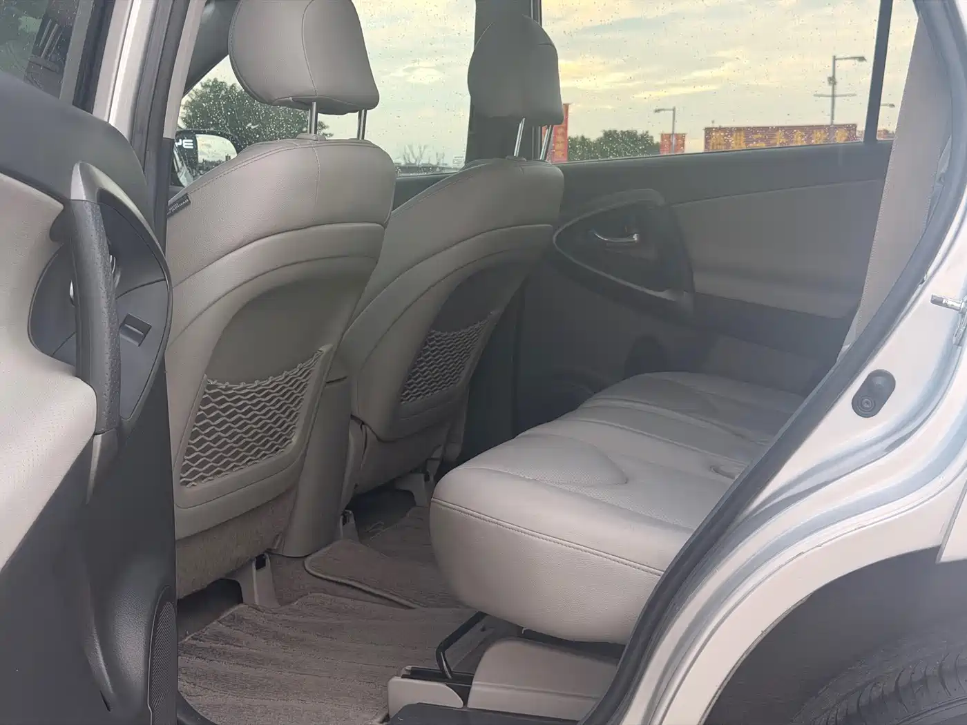 Фото 6 - Toyota RAV4