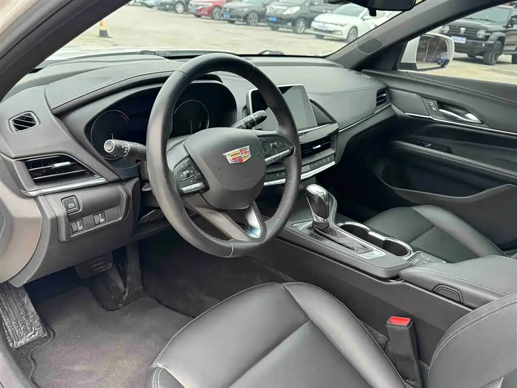 CADILLAC CT4