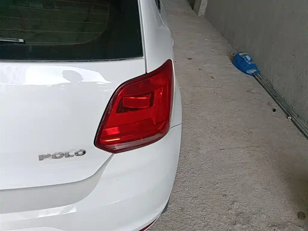 Volkswagen Polo 2016 1.4L Manual Trend фото 8