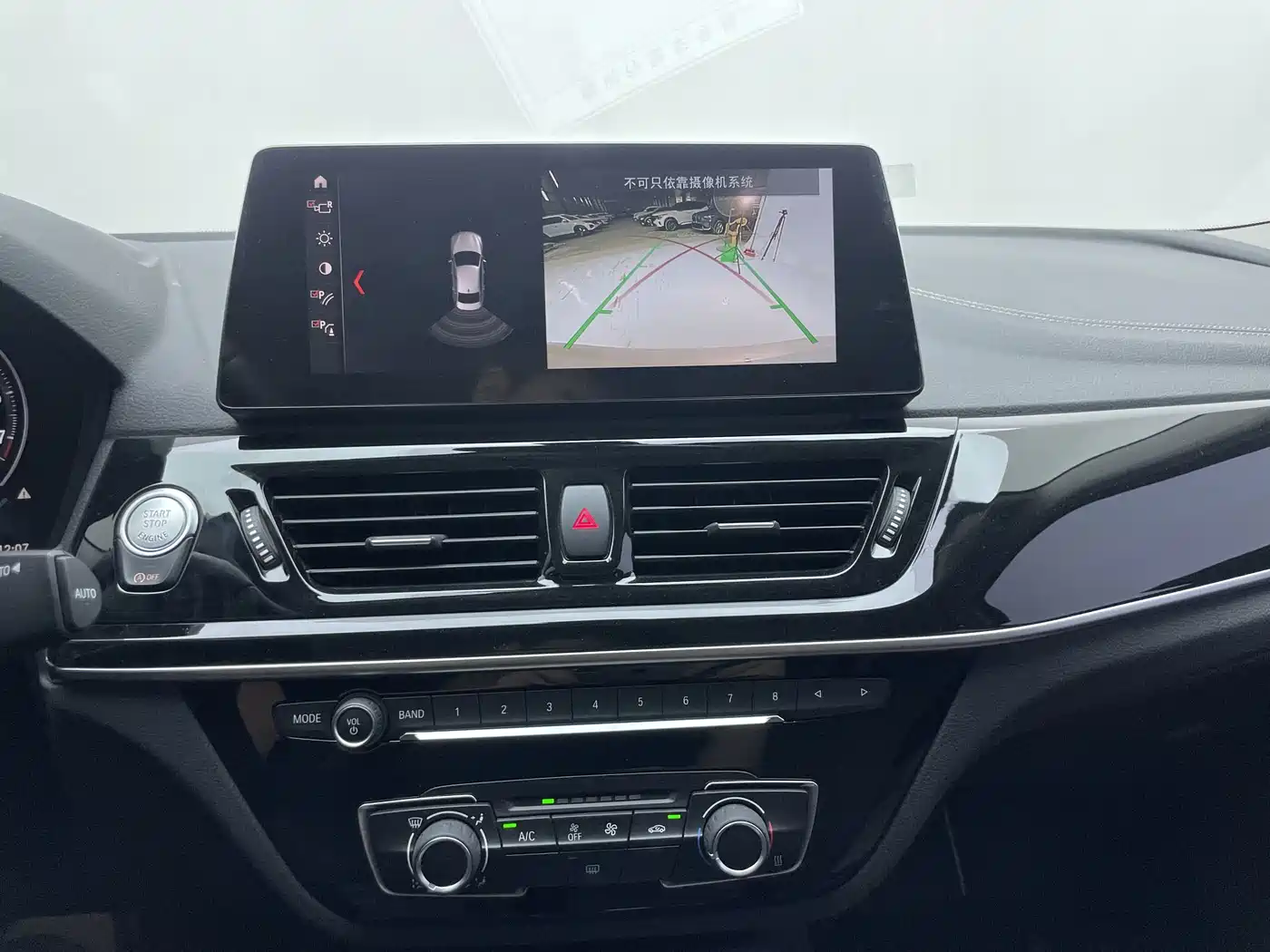 BMW 1 Series 2023 120i M Sport Shadow Edition фото 17