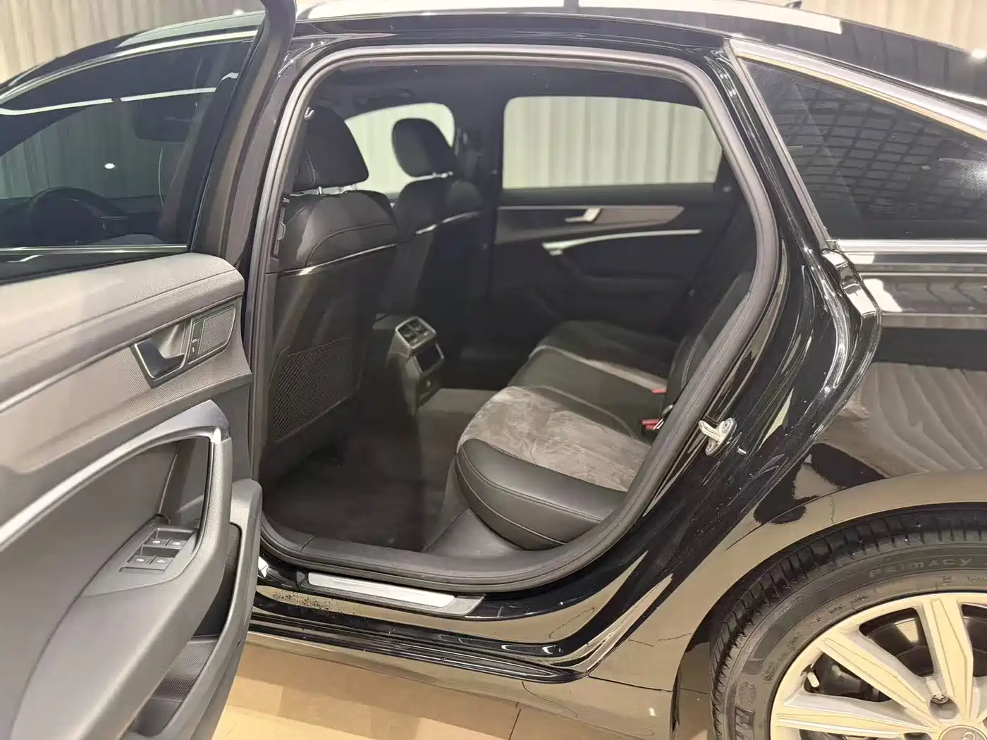 Audi A6L 2021 45 TFSI Exclusive Sport фото 6