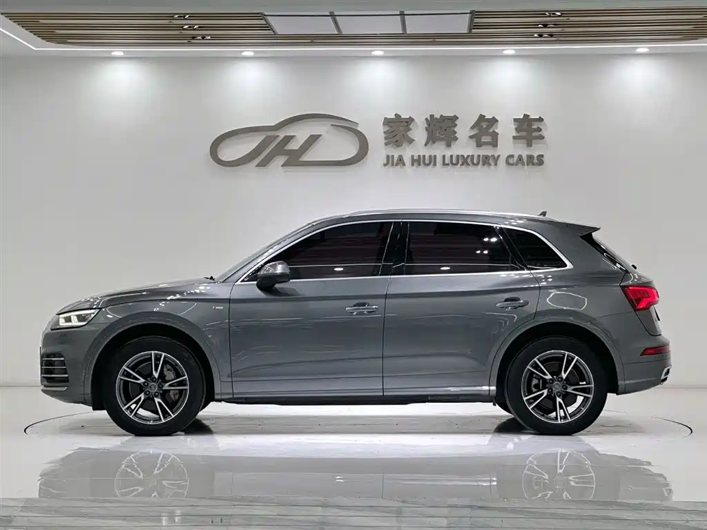 Audi Q5L 2020 Facelift 40 TFSI Honor Fashion фото 4