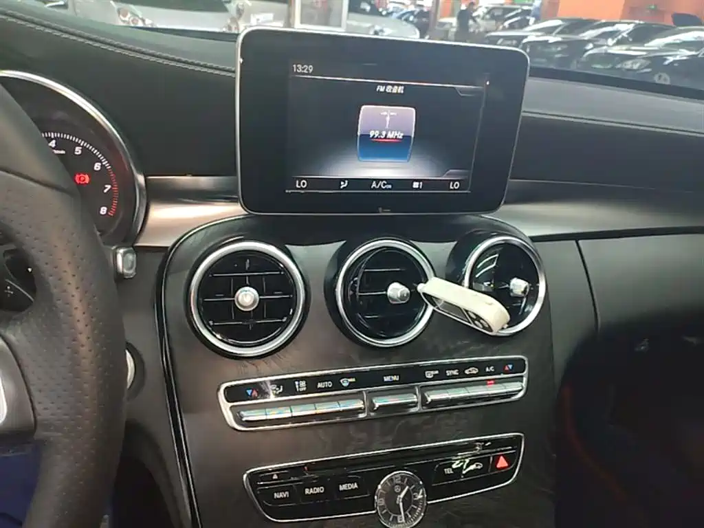 Mercedes-Benz C-Class 2017 Facelift C 200 L Sport Edition фото 13