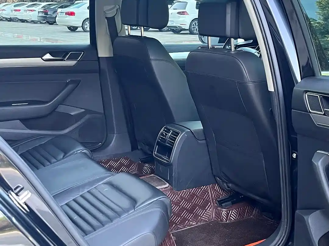 Volkswagen Magotan 2017 330TSI DSG Leading фото 15