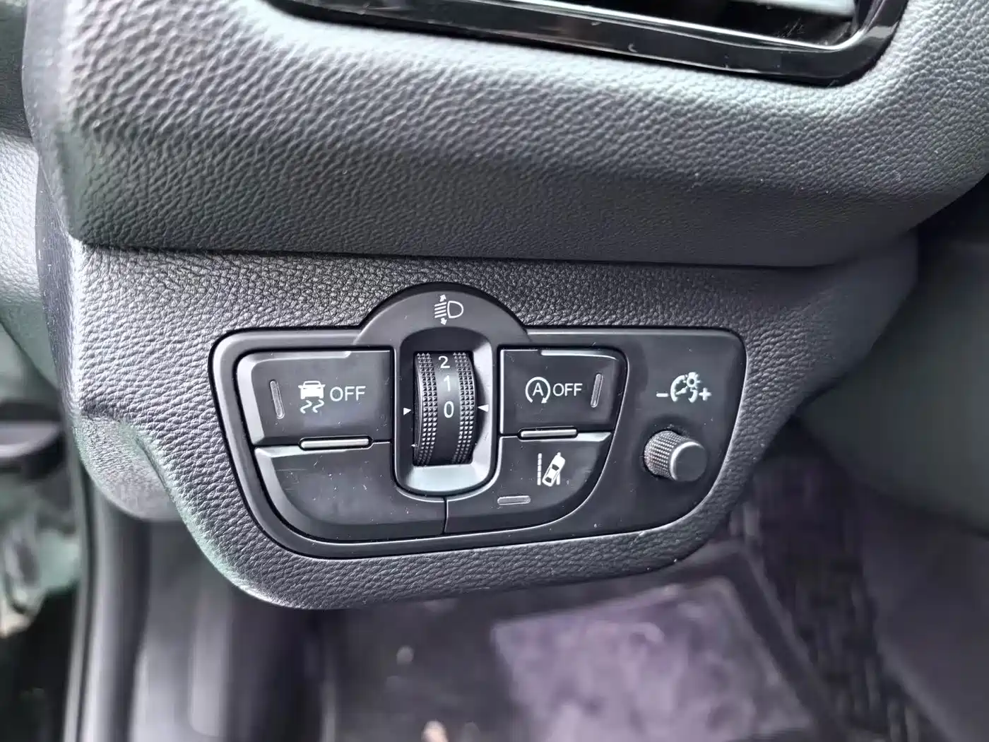 Hongqi H5 2018 30TD Smart Connect Rhythmic Edition фото 11