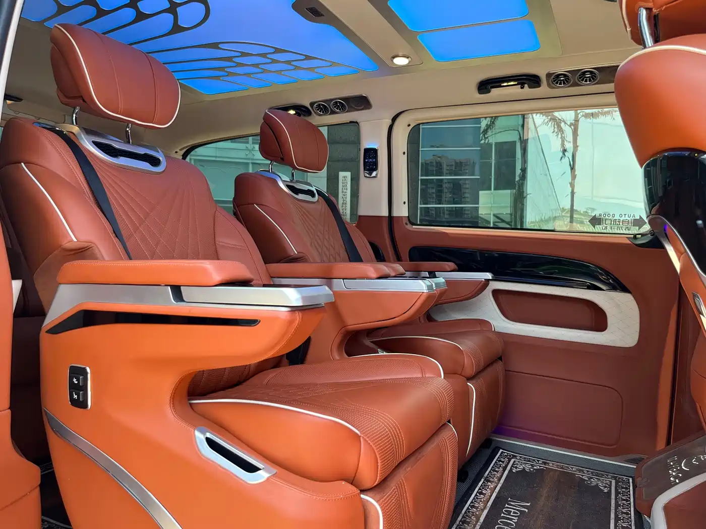 Mercedes-Benz Vito 2023 2.0T Business 7-Seater фото 4