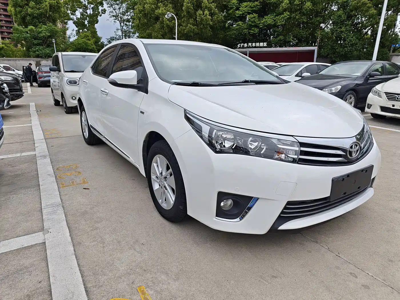 Toyota Corolla 2014 1.6L CVT GL-i фото 3