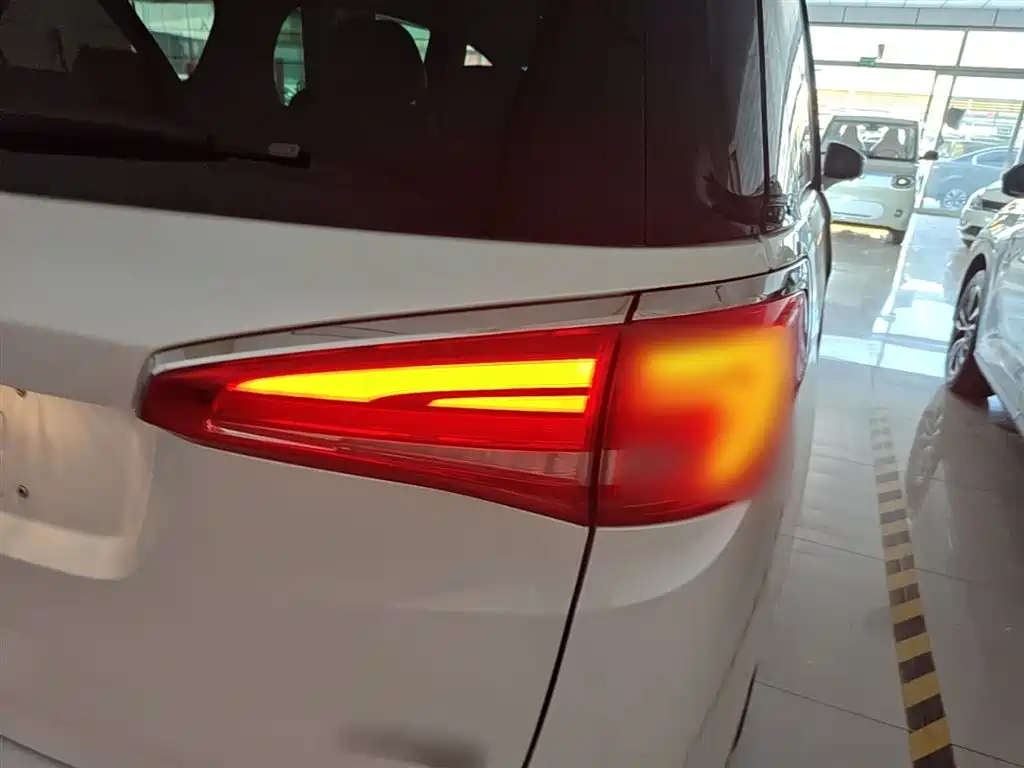 Buick GL8 2018 ES 28T Comfort Type China VI фото 14