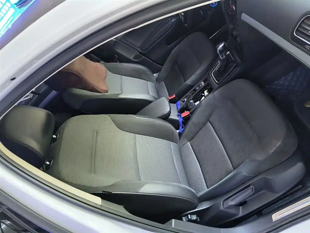 Volkswagen Golf Electric 2020 Chi фото 25
