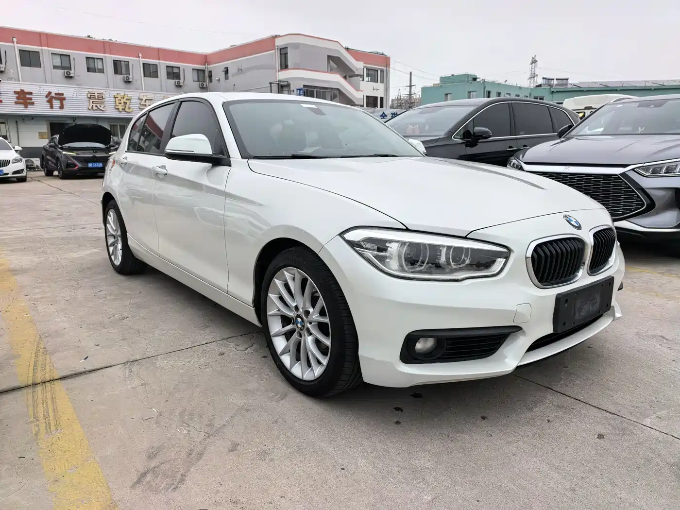 BMW 1 Series (Import) 2015 120i Leading фото 3