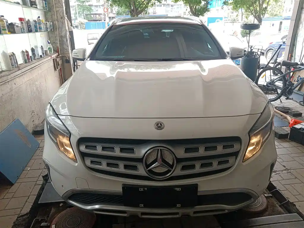 Mercedes-Benz GLA 2018 GLA 200 Dynamic фото 3