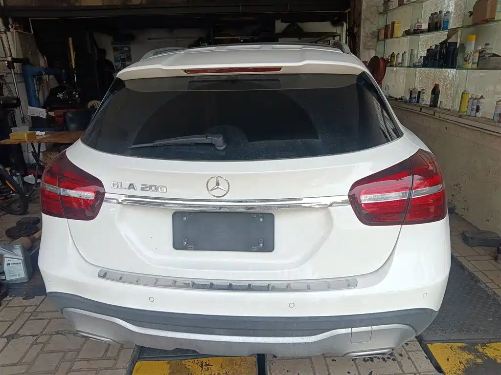 Mercedes-Benz GLA 2018 GLA 200 Dynamic фото 4